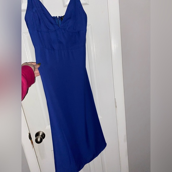 BRAND NEW NEVER WORN classy dress very flattering - Picture 5 of 6